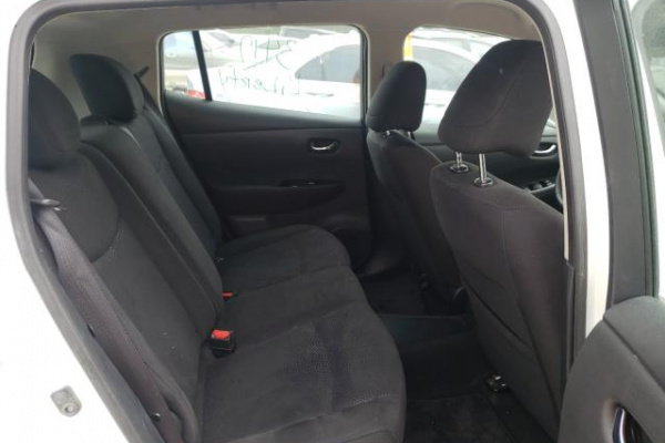 фото NISSAN LEAF