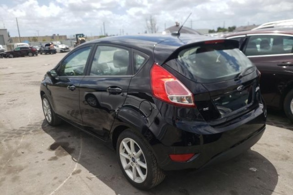 фото Ford Fiesta SE