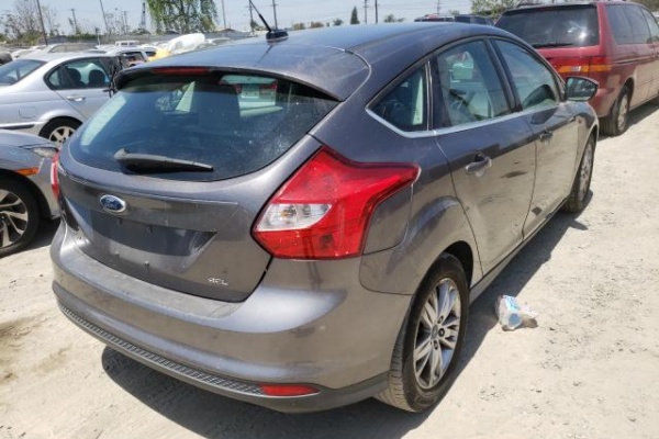 фото Ford Focus SE