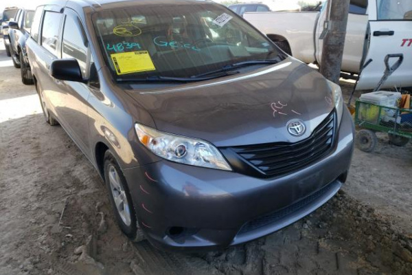 фото TOYOTA SIENNA
