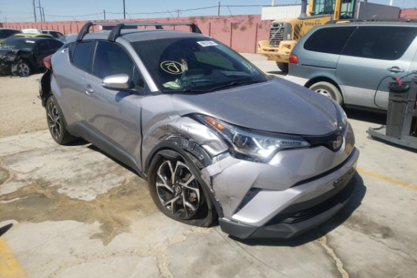 фото TOYOTA C-HR XLE