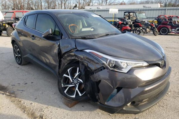 фото TOYOTA C-HR XLE