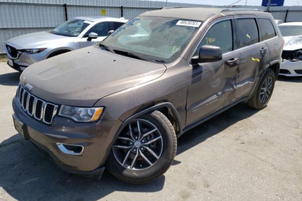 фото jeep GRAND CHEROKEE LAREDO