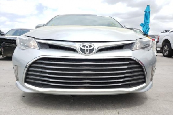 фото Toyota Avalon XLE