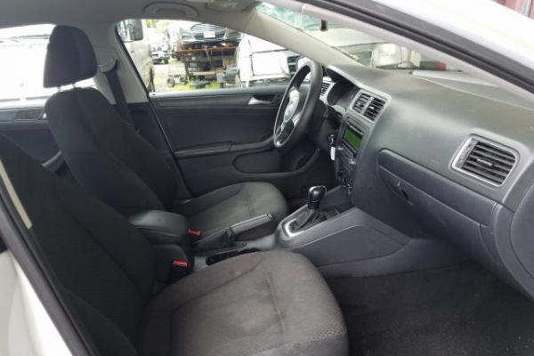 фото Volkswagen Jetta BASE