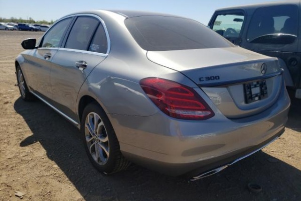 фото Mercedes-Benz C 300 4MATIC