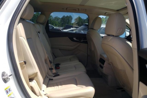 фото Audi Q7 PREMIUM