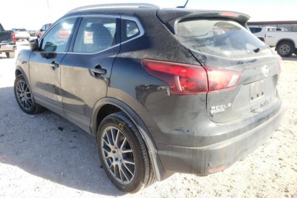 фото Nissan ROGUE SPORT S