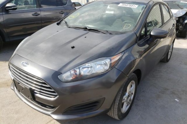 фото Ford Fiesta SE