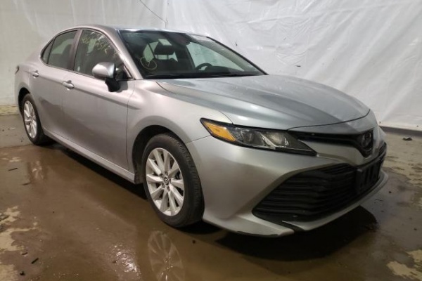 фото Toyota Camry LE