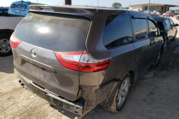 фото TOYOTA SIENNA