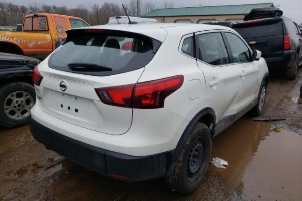 фото Nissan ROGUE SPORT S