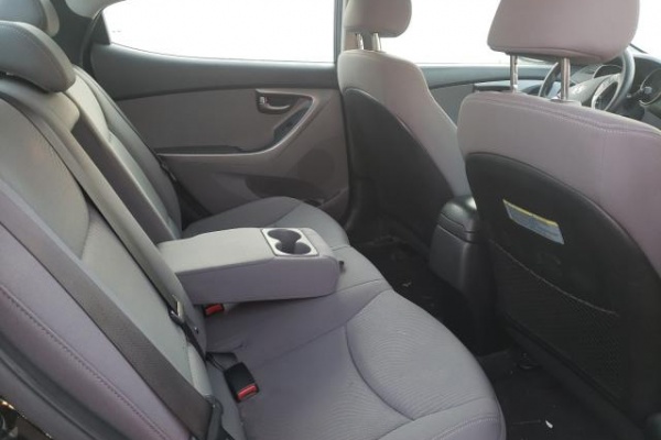 фото Hyundai Elantra SE