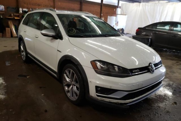 фото Volkswagen golf ALLTRACK S