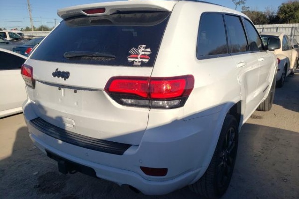 фото jeep GRAND CHEROKEE LAREDO