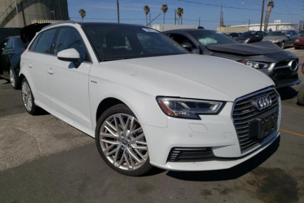 фото Audi A3 E-TRON Premium