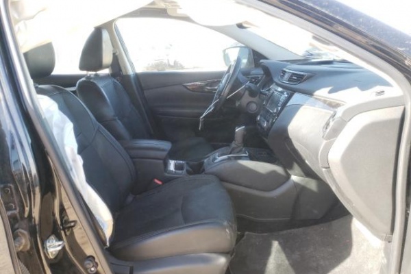 фото Nissan ROGUE SPORT S