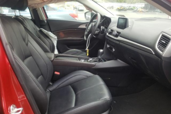 фото Mazda 3 TOURING