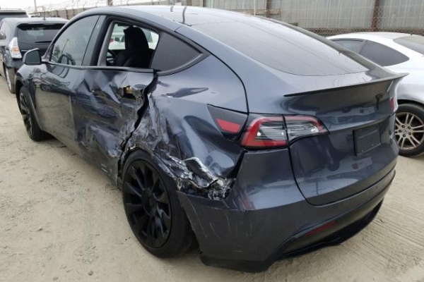 фото Tesla MODEL Y