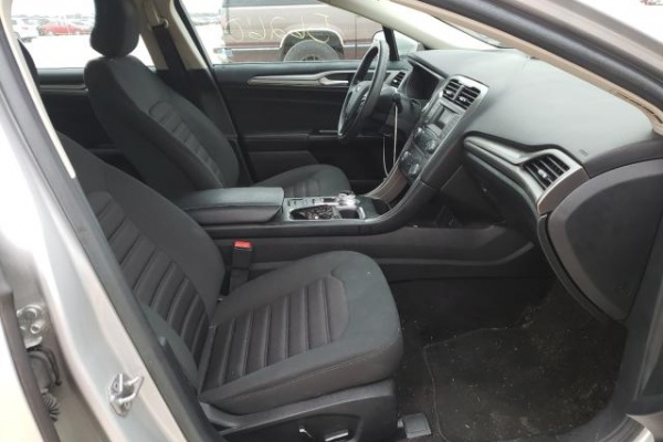 фото Ford Fusion SE