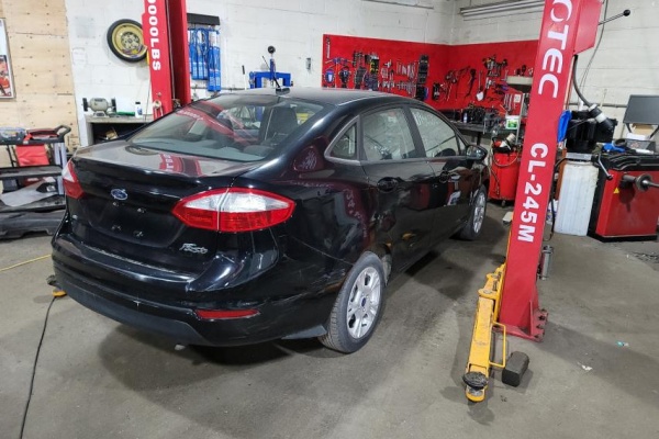 фото Ford Fiesta SE