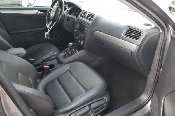 фото Volkswagen Jetta SE