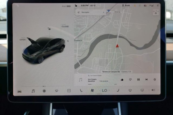 фото Tesla MODEL Y