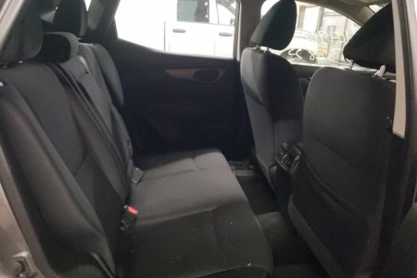 фото Nissan ROGUE SPORT S