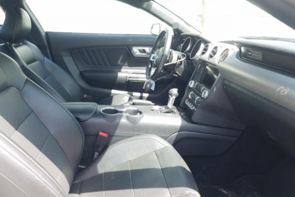 фото Ford Mustang