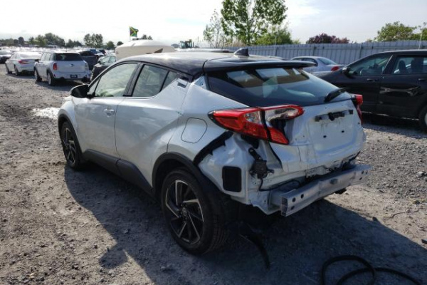 фото TOYOTA C-HR XLE