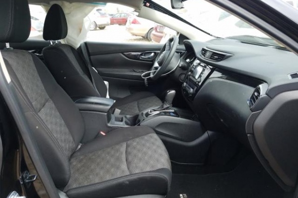 фото Nissan ROGUE SPORT S