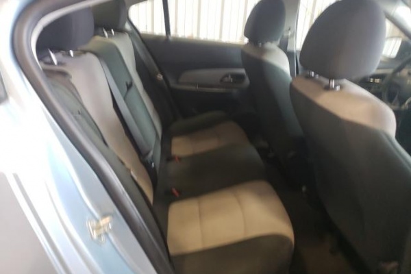 фото Chevrolet Cruze LS