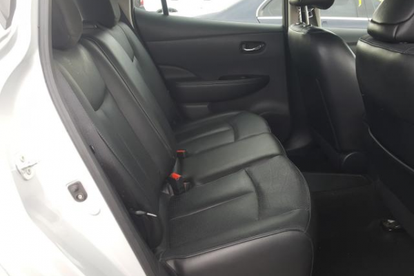 фото NISSAN LEAF