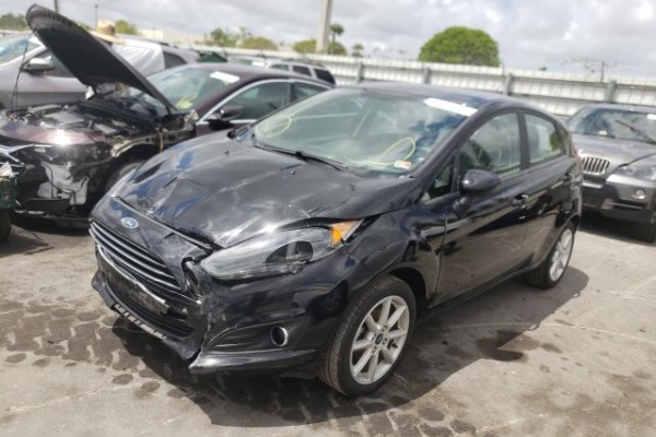 фото Ford Fiesta SE