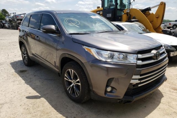 фото Toyota Highlander LE