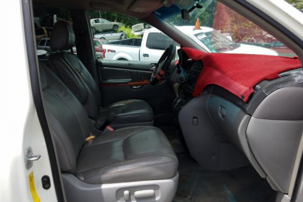 фото TOYOTA SIENNA