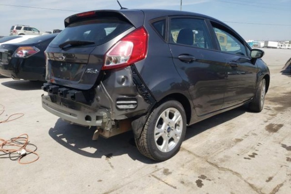 фото Ford Fiesta SE