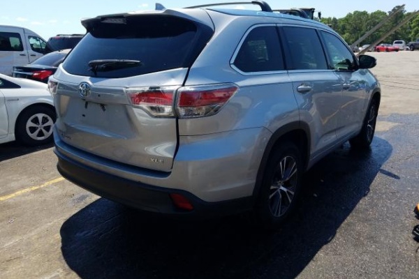 фото Toyota HIGHLANDER XLE