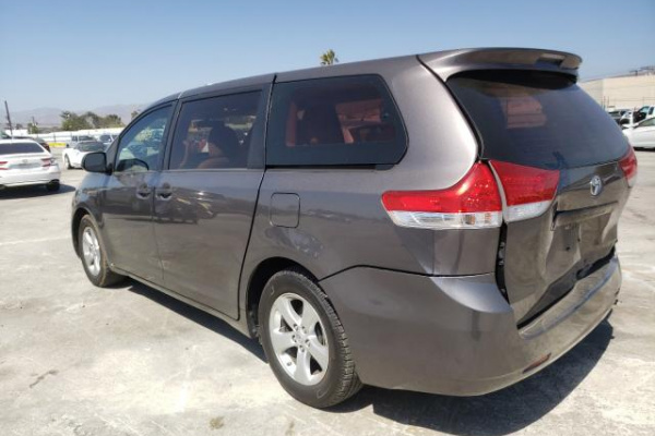 фото TOYOTA SIENNA