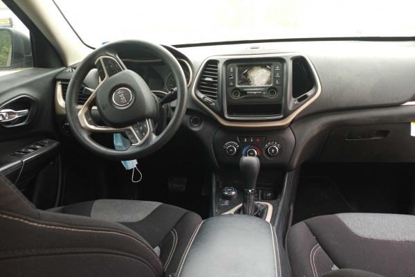 фото Jeep Cherokee SPORT