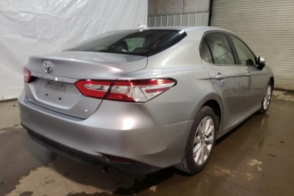 фото Toyota Camry LE