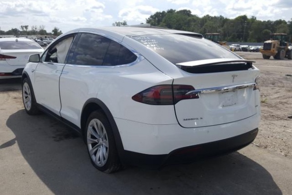 фото Tesla MODEL X