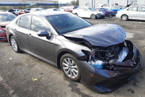 фото Toyota Camry LE