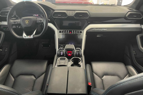 фото Lamborghini URUS