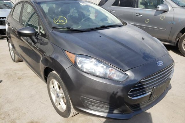 фото Ford Fiesta SE