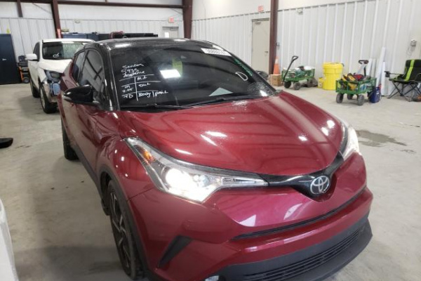 фото TOYOTA C-HR XLE