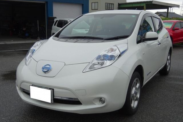 фото NISSAN LEAF