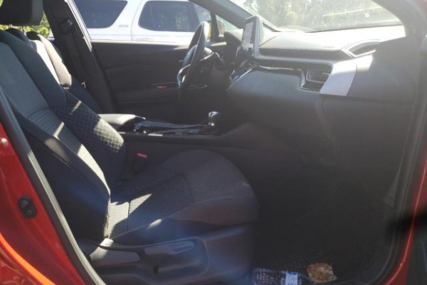 фото TOYOTA C-HR XLE