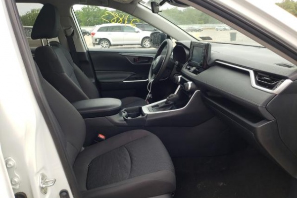 фото Toyota RAV4 LE