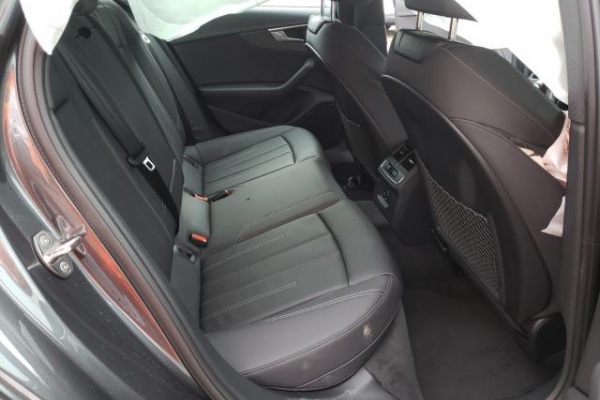 фото Audi A4 Premium